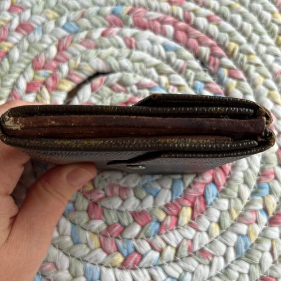 Louis Vuitton 1984 Monogram Wallet - Picture 9 of 10